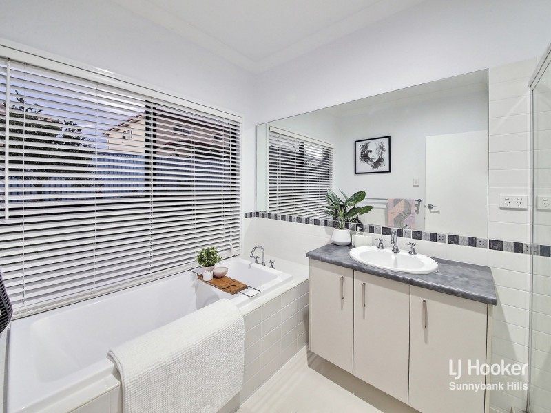 48 Juniper Circuit, Stretton QLD 4116