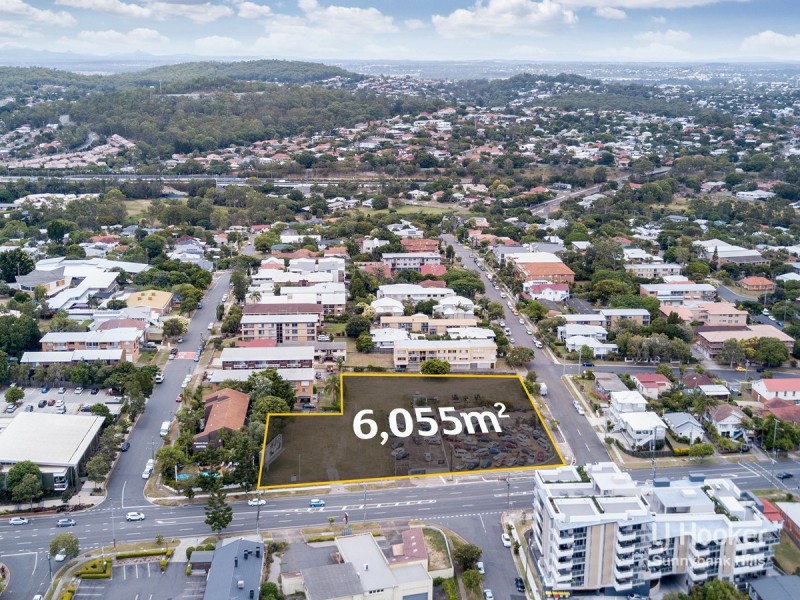 905-915 Logan Road, Holland Park West QLD 4121