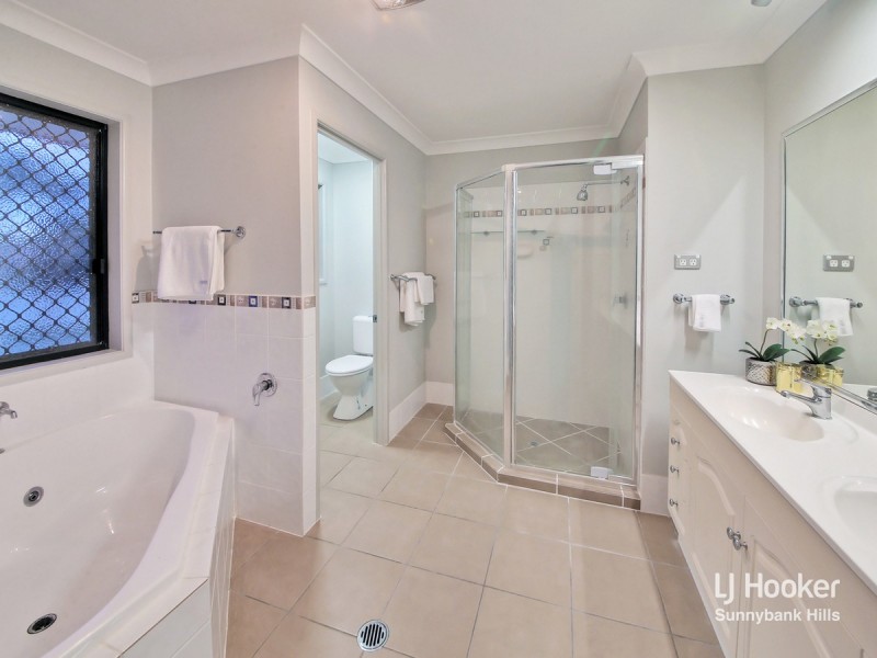 33 Avonlea Place, Eight Mile Plains QLD 4113