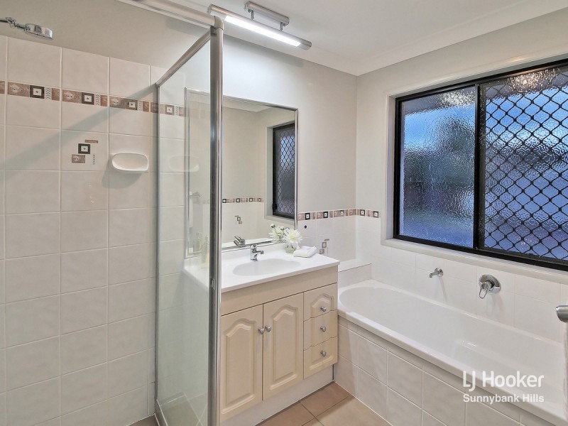 33 Avonlea Place, Eight Mile Plains QLD 4113