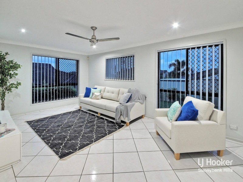33 Avonlea Place, Eight Mile Plains QLD 4113