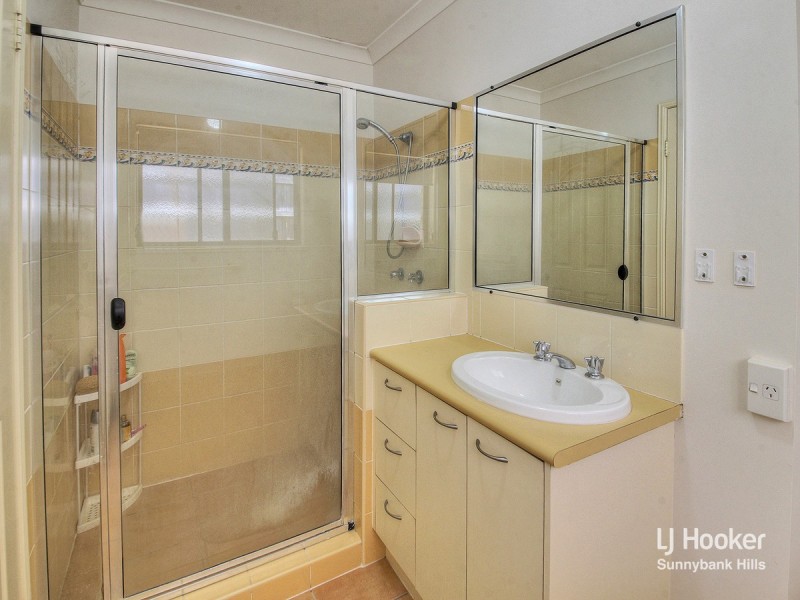 11/8 Honeysuckle Way, Calamvale QLD 4116