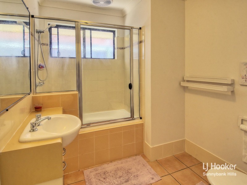 11/8 Honeysuckle Way, Calamvale QLD 4116
