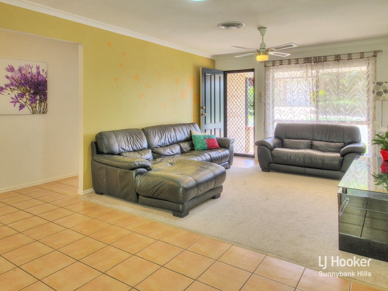 11/8 Honeysuckle Way, Calamvale QLD 4116