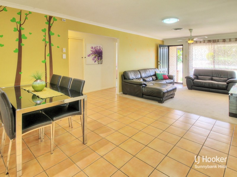 11/8 Honeysuckle Way, Calamvale QLD 4116