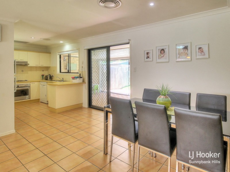11/8 Honeysuckle Way, Calamvale QLD 4116