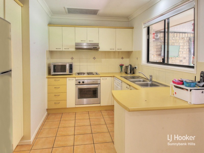 11/8 Honeysuckle Way, Calamvale QLD 4116