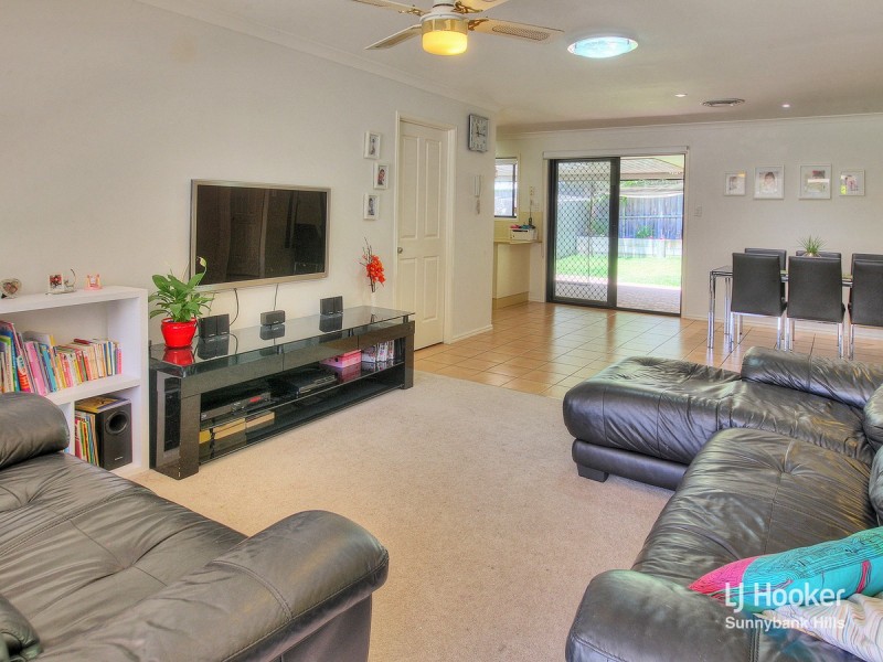 11/8 Honeysuckle Way, Calamvale QLD 4116