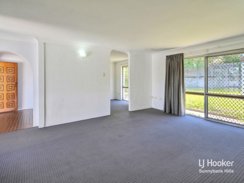 11 Saffron Street, Robertson QLD 4109