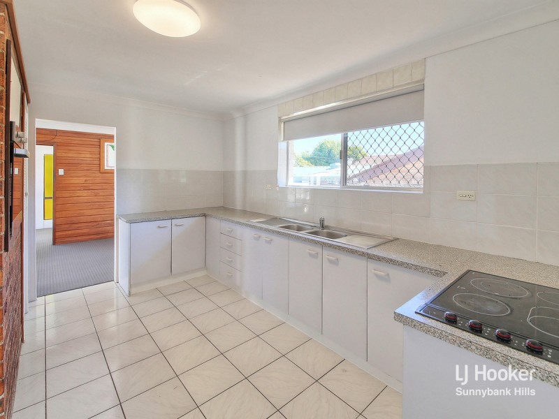 11 Saffron Street, Robertson QLD 4109