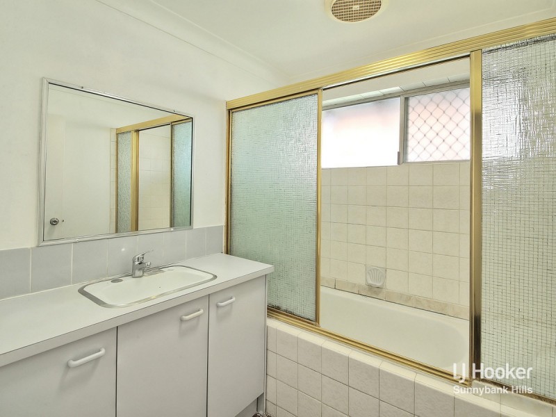 11 Saffron Street, Robertson QLD 4109