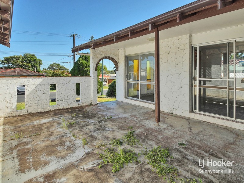 11 Saffron Street, Robertson QLD 4109