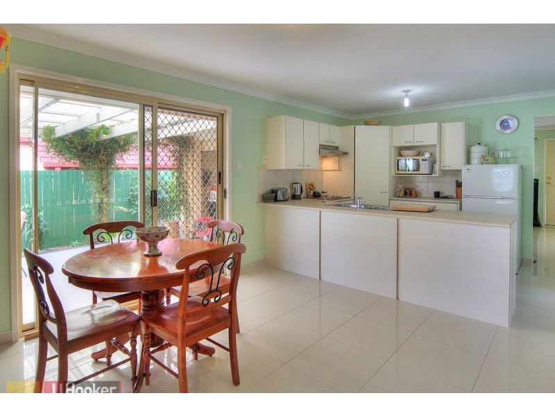 16 Robinson Crescent, Runcorn QLD 4113