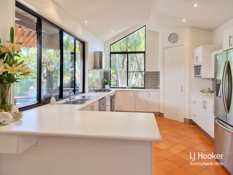 16 Ngairi Close, Eight Mile Plains QLD 4113