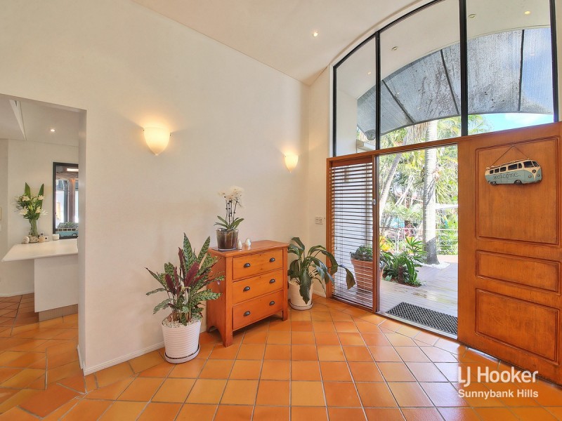 16 Ngairi Close, Eight Mile Plains QLD 4113