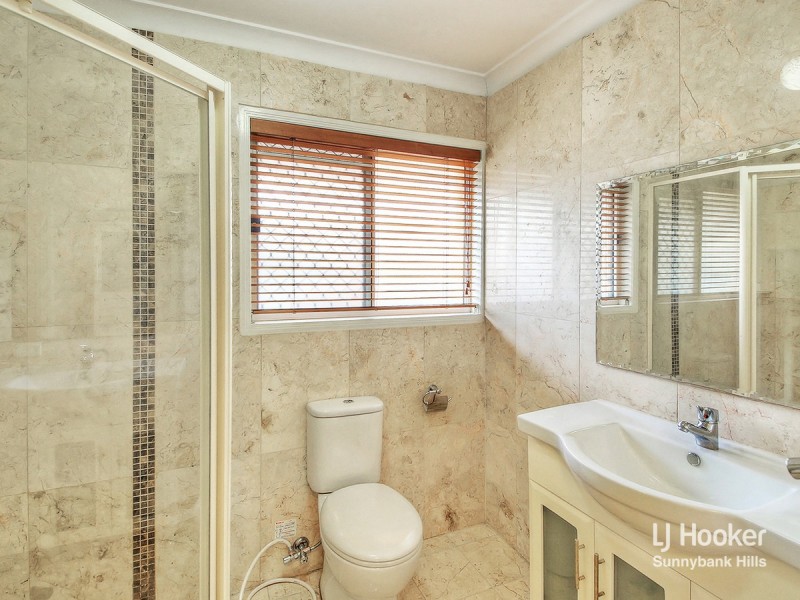 2 Spring Close, Calamvale QLD 4116