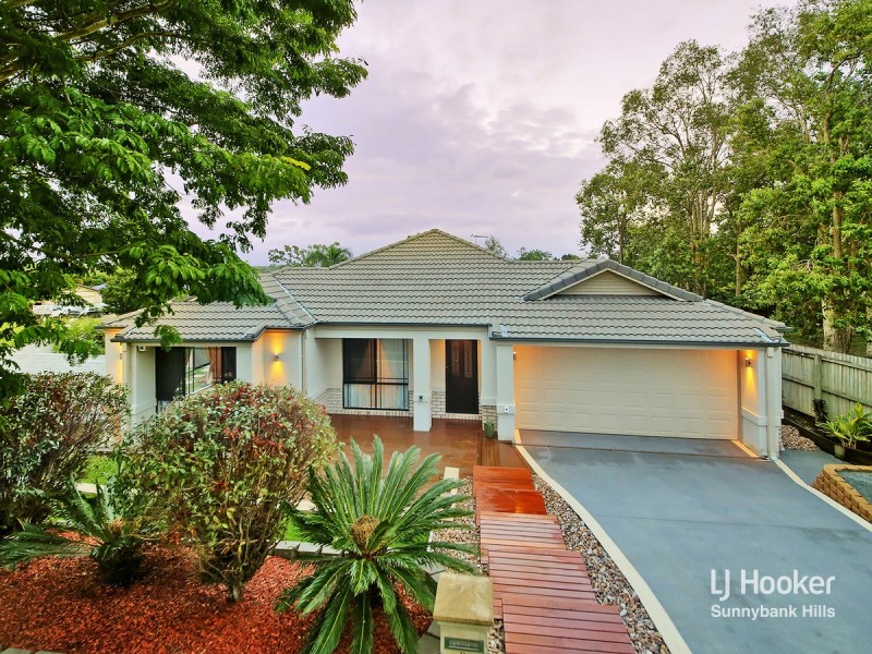8 Woodlark Crescent, Parkinson QLD 4115