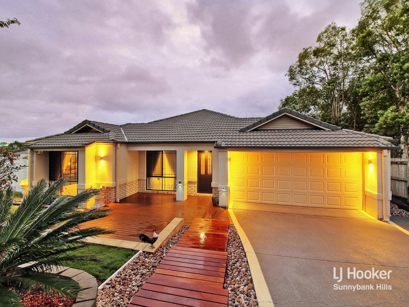8 Woodlark Crescent, Parkinson QLD 4115