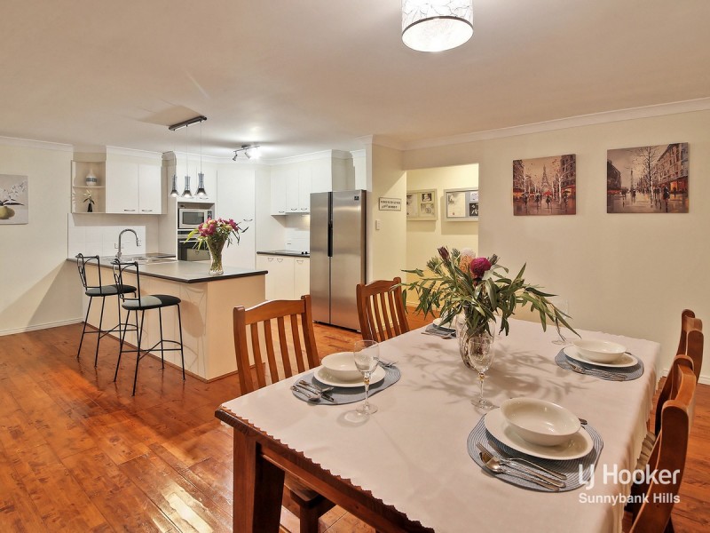 8 Woodlark Crescent, Parkinson QLD 4115