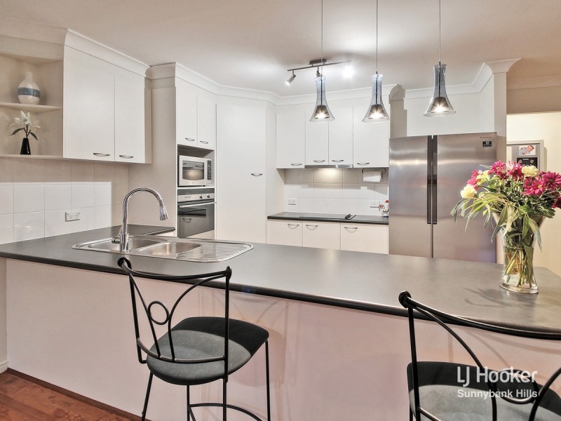 8 Woodlark Crescent, Parkinson QLD 4115