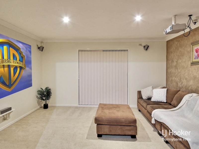 8 Woodlark Crescent, Parkinson QLD 4115