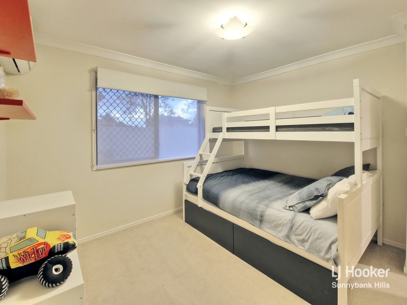 8 Woodlark Crescent, Parkinson QLD 4115