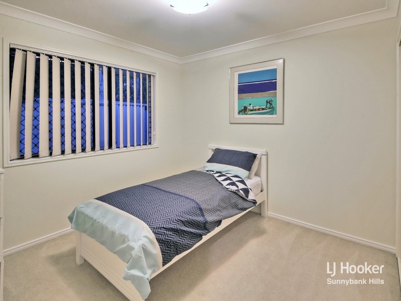 8 Woodlark Crescent, Parkinson QLD 4115