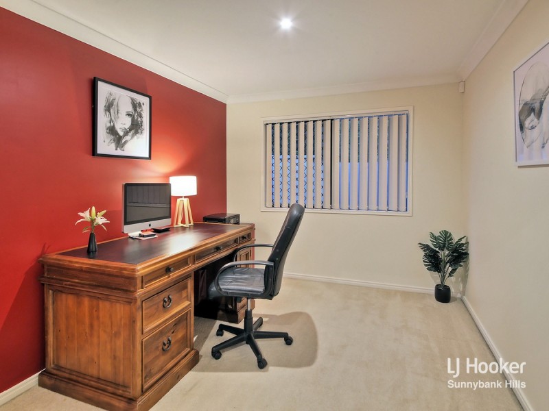 8 Woodlark Crescent, Parkinson QLD 4115