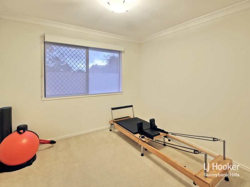 8 Woodlark Crescent, Parkinson QLD 4115