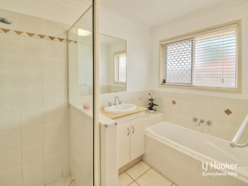 44 Pinedale Crescent, Parkinson QLD 4115