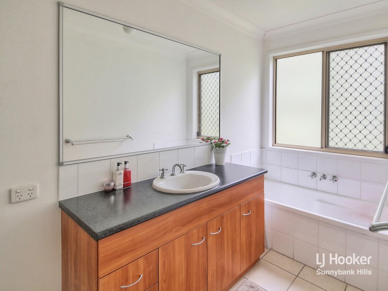 20 Mapelton Circuit, Parkinson QLD 4115