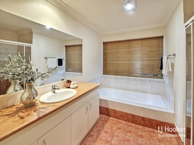 15 Sandwell Close, Wishart QLD 4122