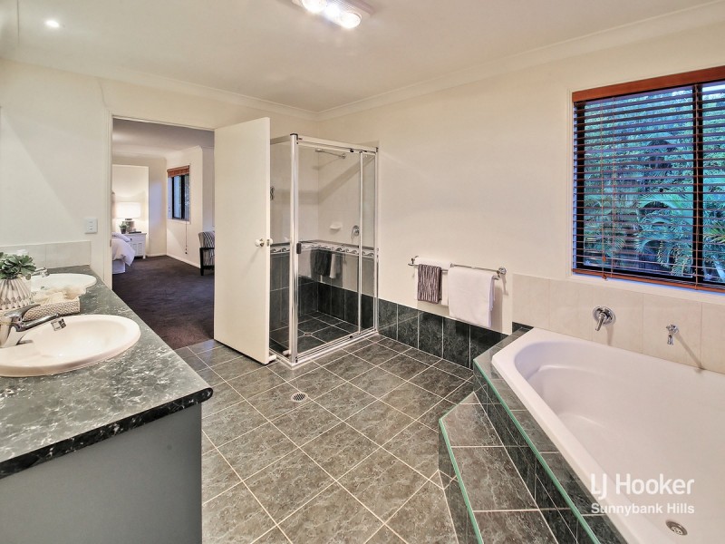 15 Sandwell Close, Wishart QLD 4122