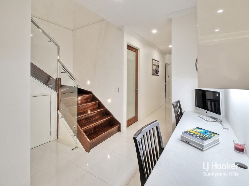 1 Sunshine Place, Eight Mile Plains QLD 4113