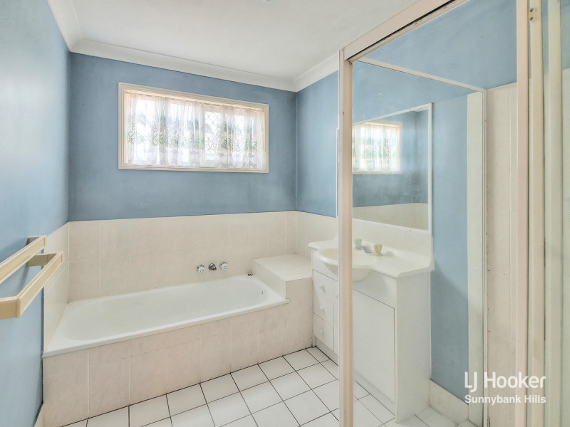 15 Tuberose Place, Calamvale QLD 4116