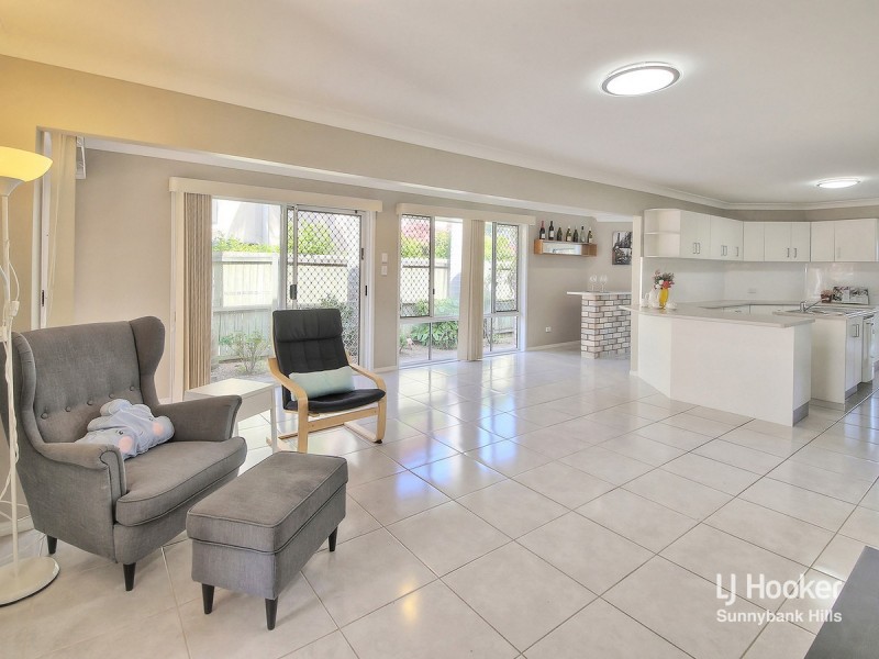 21 Poinsettia Crescent, Calamvale QLD 4116