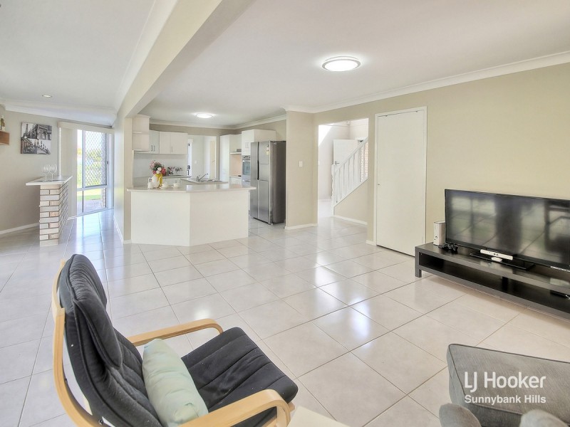 21 Poinsettia Crescent, Calamvale QLD 4116