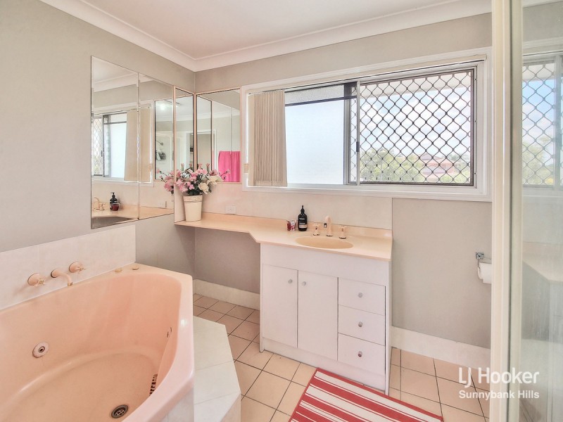 21 Poinsettia Crescent, Calamvale QLD 4116