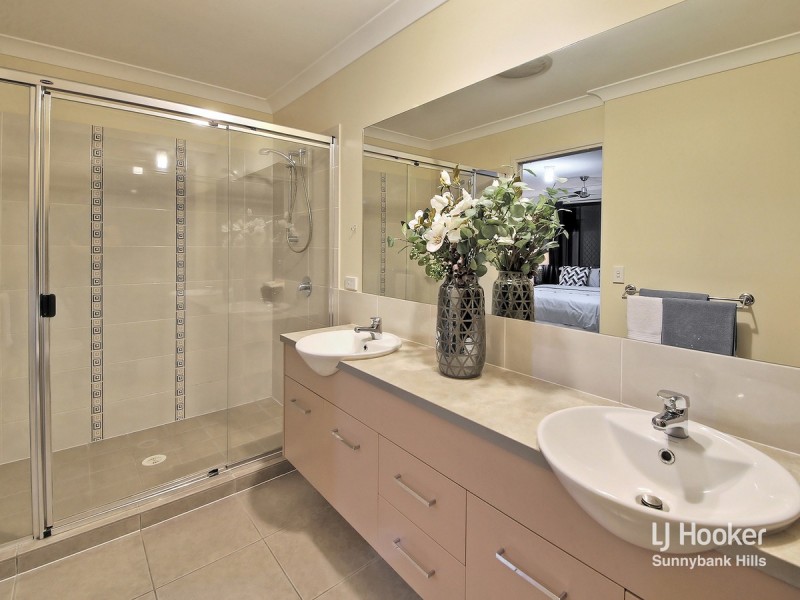 32 Trevi Close, Eight Mile Plains QLD 4113