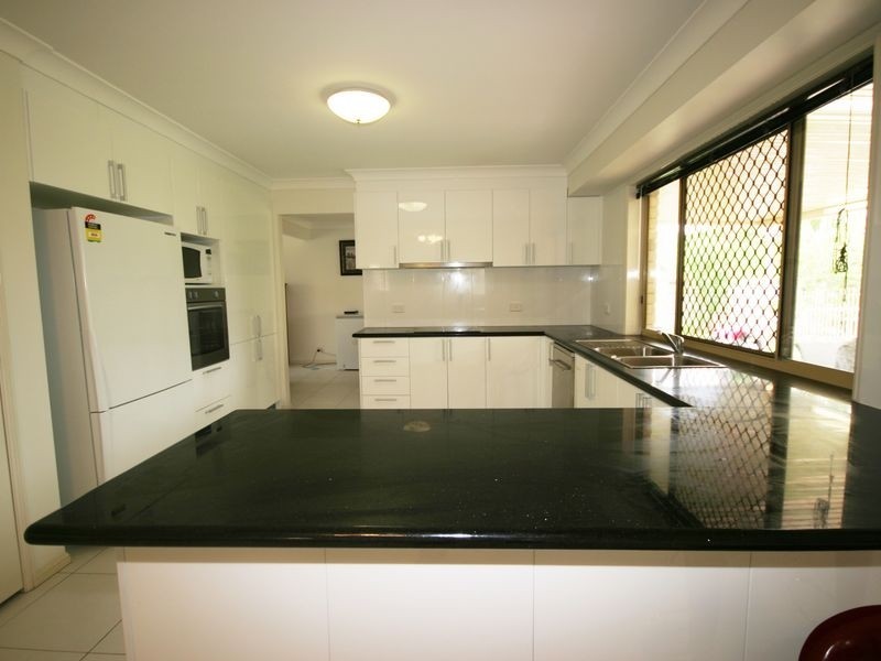 58 Bannockburn Crescent, Parkinson QLD 4115