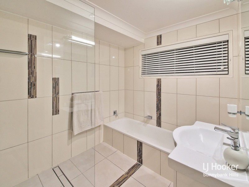 19 Mintwood Place, Sunnybank Hills QLD 4109