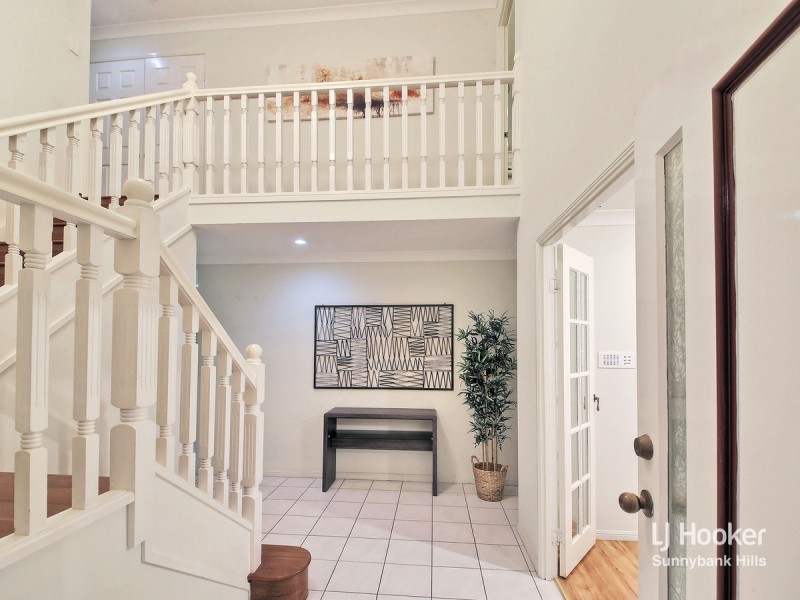 8 Swan Lake Crescent, Calamvale QLD 4116