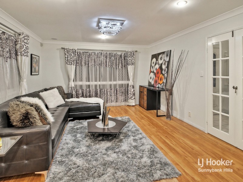 8 Swan Lake Crescent, Calamvale QLD 4116