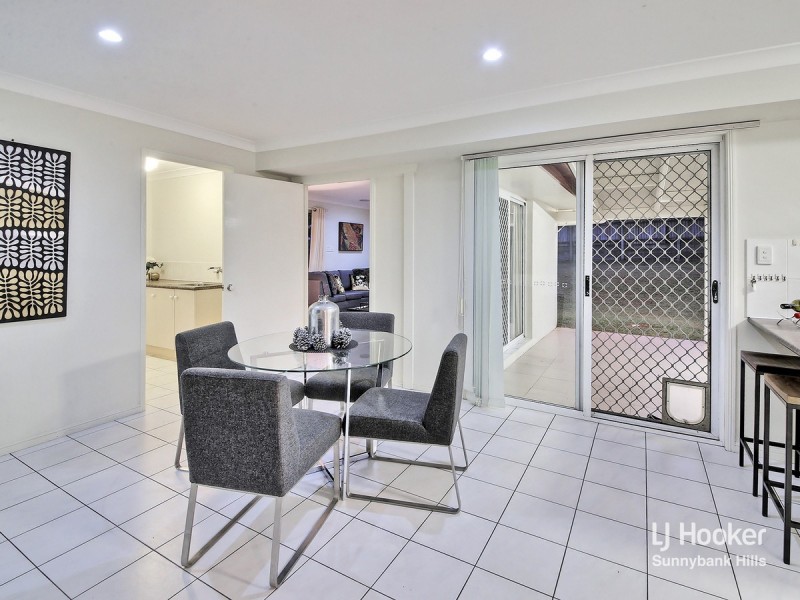 8 Swan Lake Crescent, Calamvale QLD 4116