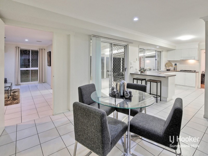 8 Swan Lake Crescent, Calamvale QLD 4116