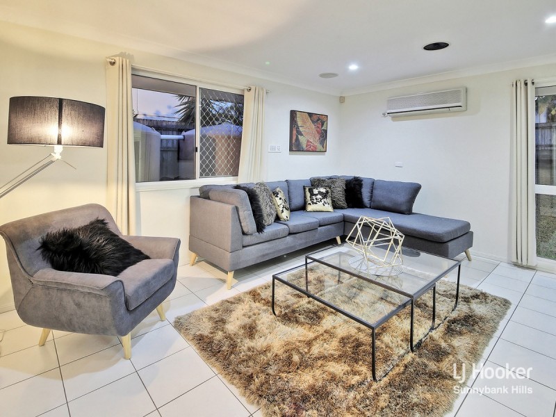 8 Swan Lake Crescent, Calamvale QLD 4116