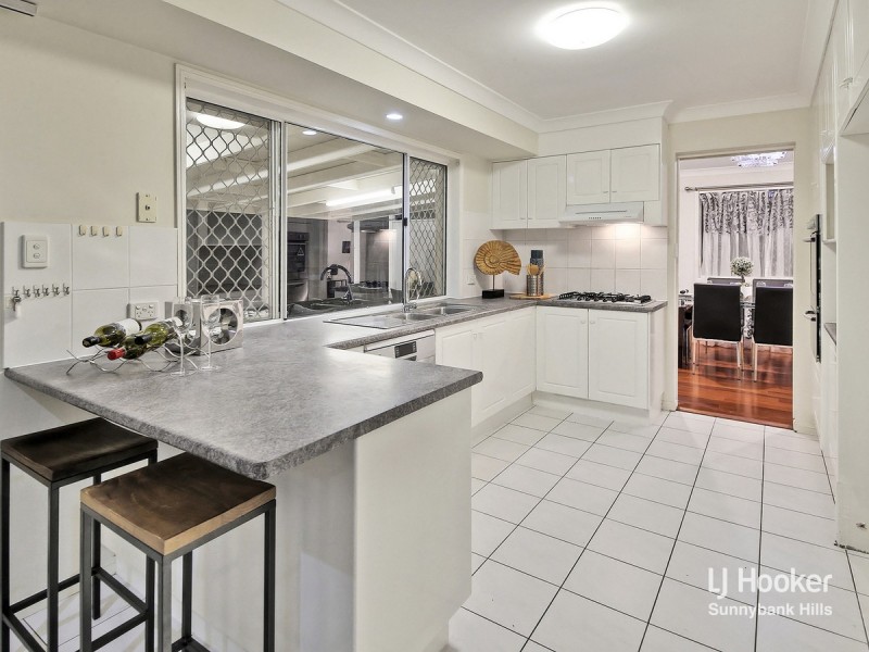 8 Swan Lake Crescent, Calamvale QLD 4116