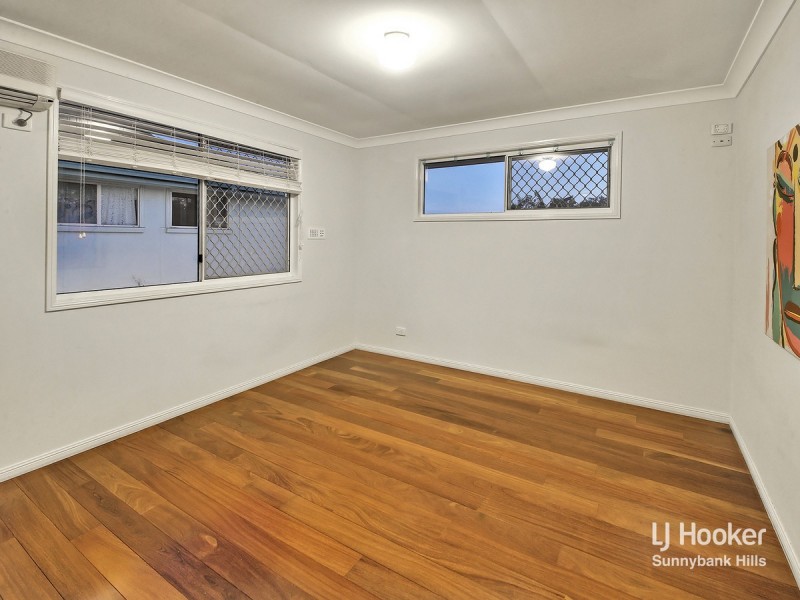 8 Swan Lake Crescent, Calamvale QLD 4116