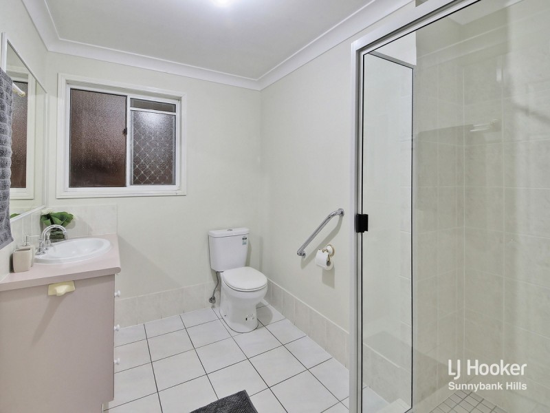 8 Swan Lake Crescent, Calamvale QLD 4116