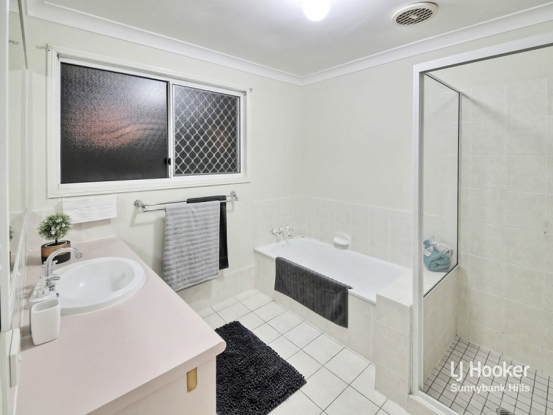 8 Swan Lake Crescent, Calamvale QLD 4116